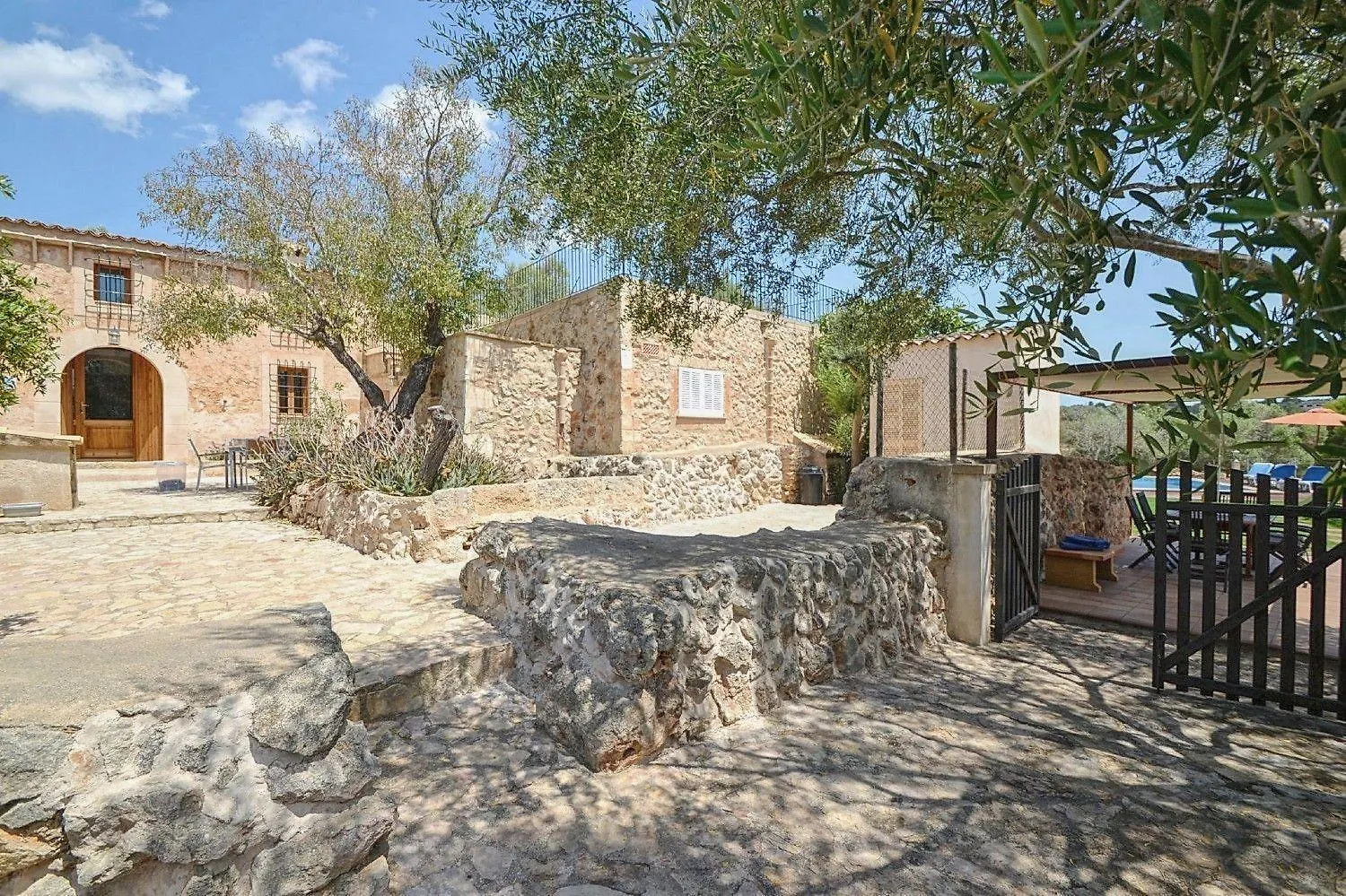 펜션 Gemuetlich Eingerichtetes Landhaus Mit Pool In Der Naehe Von Porto Cristo 마나코르